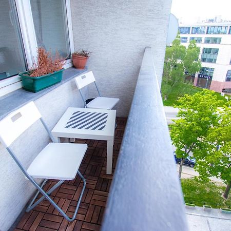 Amazing View And Great Location. Ratusz Arsenal. Apartamento Varsóvia Exterior foto